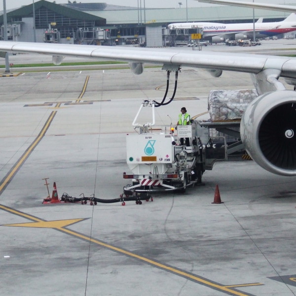 Malaysia_Airlines_A330_refueling_(5714955579)